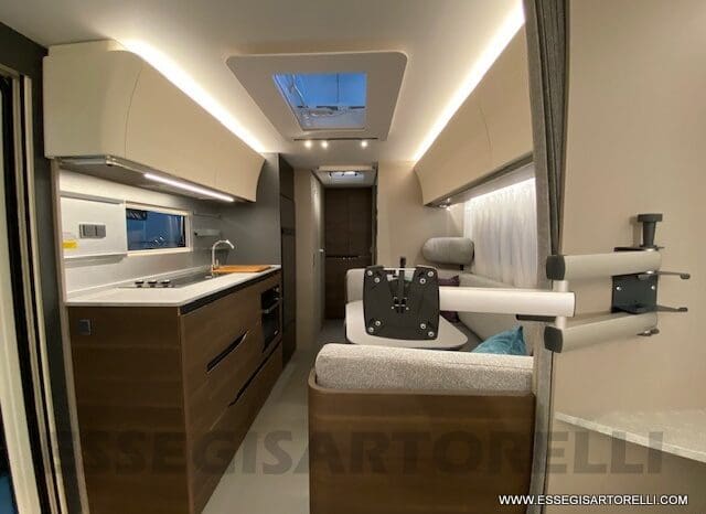 ADRIA ALPINA 663 PT CARAVAN 7 POSTI VETRORESINA ALDE pieno