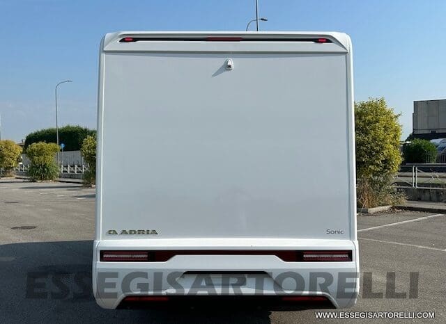 ADRIA SONIC PLUS 600 SL GARAGE 140 cv letti gemelli GAMMA 2024 AUTOMATICO pieno