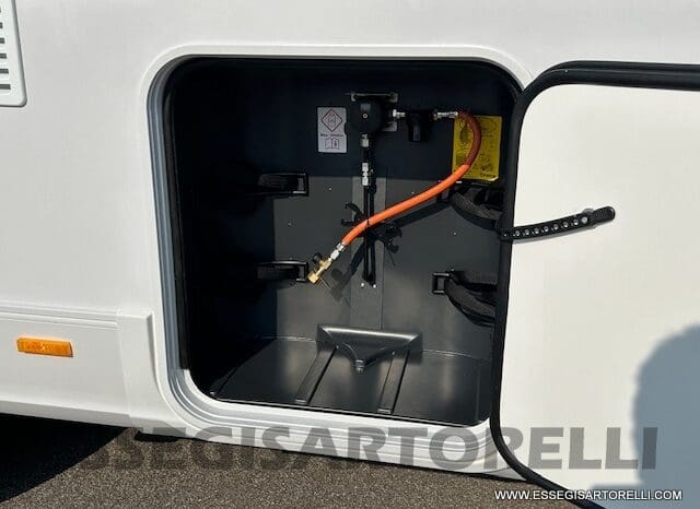 ADRIA SONIC PLUS 600 SL GARAGE 140 cv letti gemelli GAMMA 2024 AUTOMATICO pieno