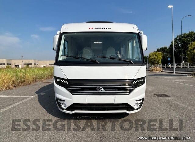 ADRIA SONIC PLUS 600 SL GARAGE 140 cv letti gemelli GAMMA 2024 AUTOMATICO pieno