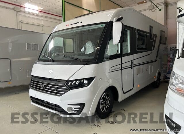 ADRIA SONIC PLUS 600 SL GARAGE 140 cv letti gemelli GAMMA 2024 AUTOMATICO pieno