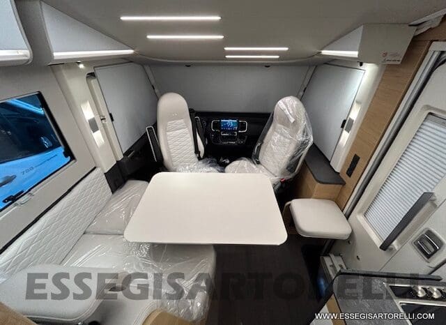 ADRIA SONIC PLUS 600 SL GARAGE 140 cv letti gemelli GAMMA 2024 AUTOMATICO pieno