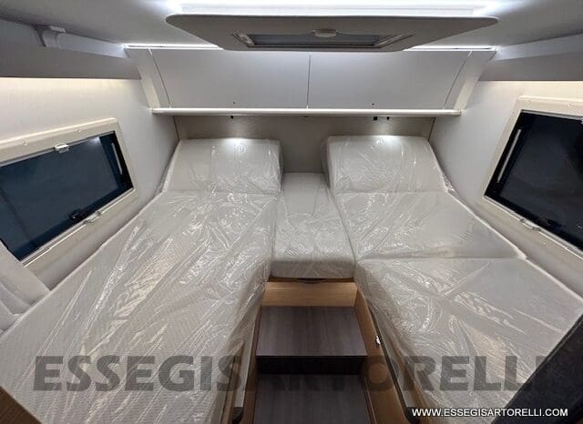 ADRIA SONIC PLUS 600 SL GARAGE 140 cv letti gemelli GAMMA 2024 AUTOMATICO pieno