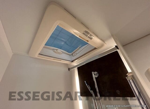 ADRIA SONIC PLUS 600 SL GARAGE 140 cv letti gemelli GAMMA 2024 AUTOMATICO pieno