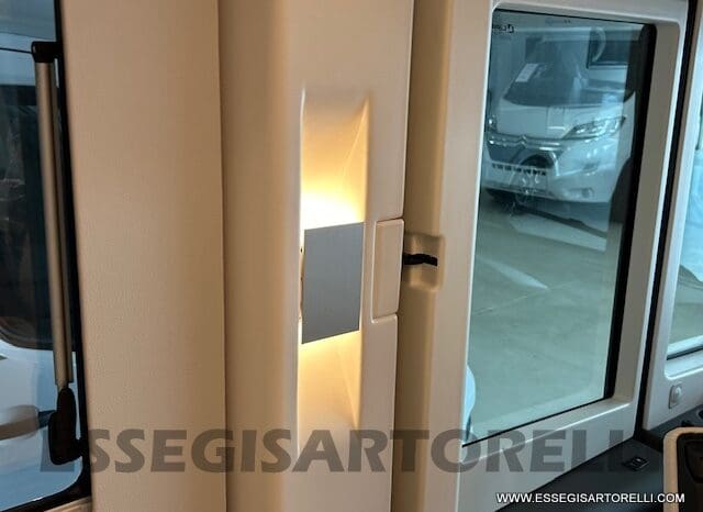 ADRIA SONIC PLUS 600 SL GARAGE 140 cv letti gemelli GAMMA 2024 AUTOMATICO pieno