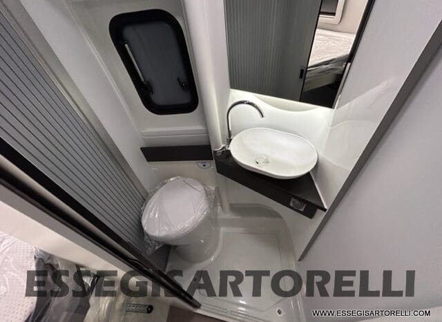 ADRIA NEW TWIN SPORTS 640 SGX SUPREME 35H 140 cv tetto sollevabile webasto skyroof GAMMA 2024 FIAT pieno