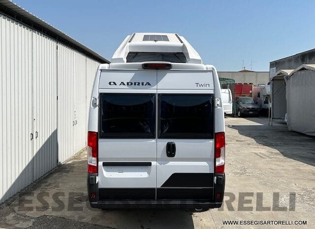 ADRIA NEW TWIN SPORTS 640 SGX SUPREME 35H 140 cv tetto sollevabile webasto skyroof GAMMA 2024 FIAT pieno