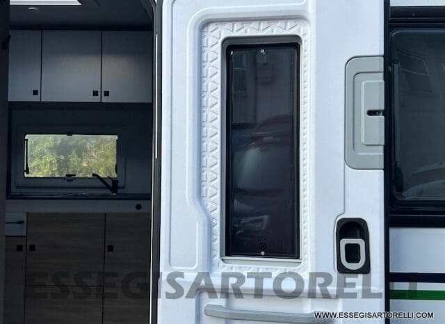 CHAUSSON FIRST LINE 640 GAMMA 2025 699 CM SEMINTEGRALE BASCULANTE E GARAGE pieno