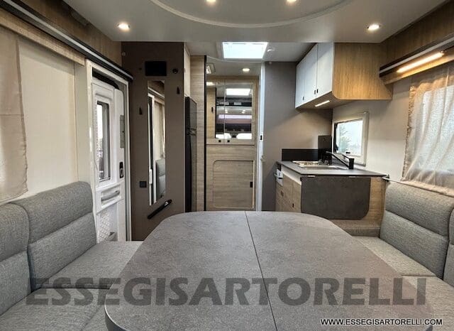 CHAUSSON FIRST LINE 640 GAMMA 2025 699 CM SEMINTEGRALE BASCULANTE E GARAGE pieno