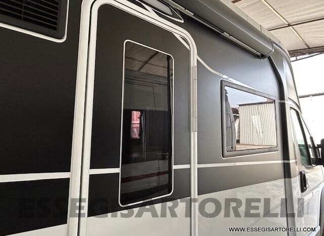 CHAUSSON NEW X 550 EXCLUSIVE LINE GAMMA 2025 599 CM SEMINTEGRALE COMPATTO BASCULANTE pieno