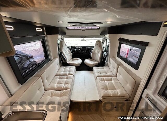 CHAUSSON NEW X 550 EXCLUSIVE LINE GAMMA 2025 599 CM SEMINTEGRALE COMPATTO BASCULANTE pieno