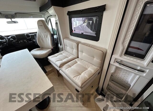 CHAUSSON NEW X 550 EXCLUSIVE LINE GAMMA 2025 599 CM SEMINTEGRALE COMPATTO BASCULANTE pieno