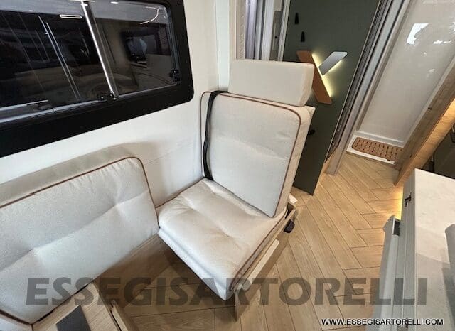 CHAUSSON NEW X 550 EXCLUSIVE LINE GAMMA 2025 599 CM SEMINTEGRALE COMPATTO BASCULANTE pieno