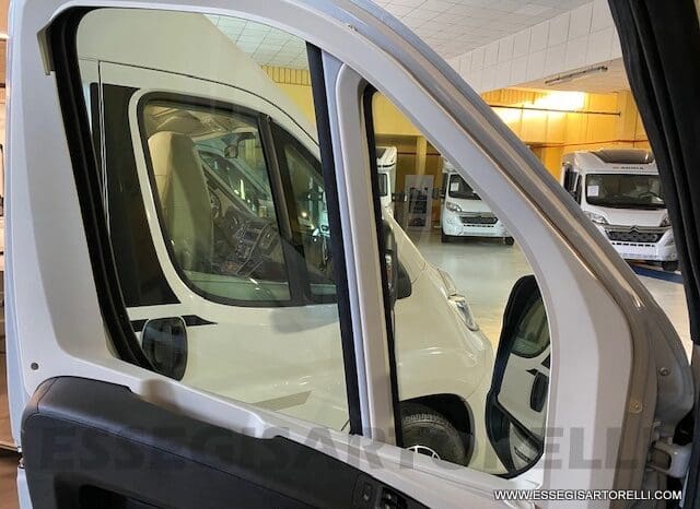 NOLEGGIO CAMPER PURO VAN LETTI GEMELLI 4 VIAGGIO 636 cm pieno