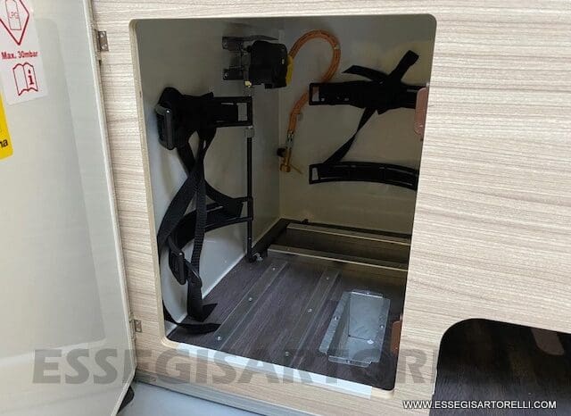 NOLEGGIO CAMPER PURO VAN LETTI GEMELLI 4 VIAGGIO 636 cm pieno