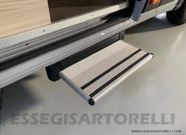 NOLEGGIO CAMPER PURO VAN LETTI GEMELLI 4 VIAGGIO 636 cm pieno