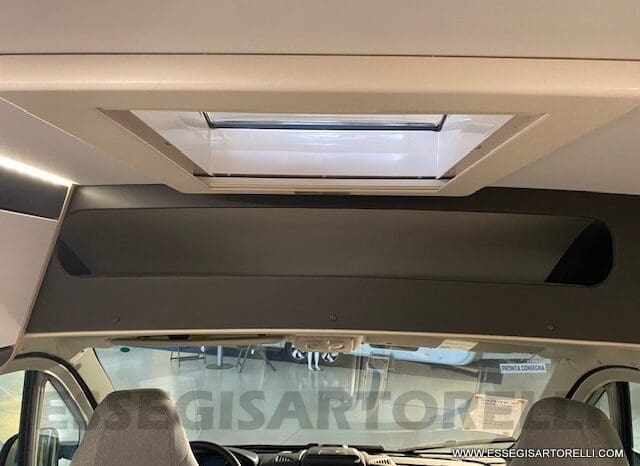 NOLEGGIO CAMPER PURO VAN LETTI GEMELLI 4 VIAGGIO 636 cm pieno