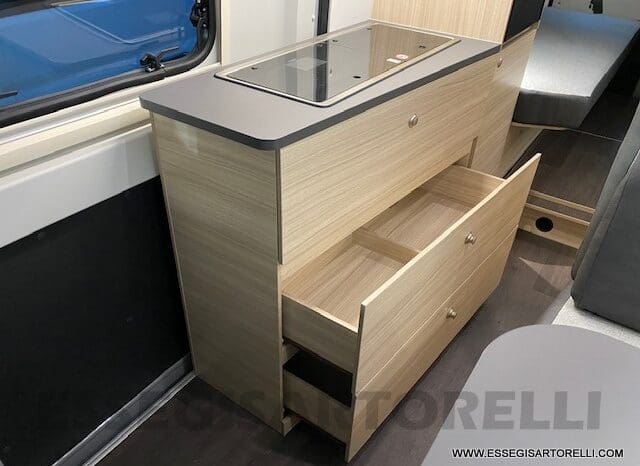 NOLEGGIO CAMPER PURO VAN LETTI GEMELLI 4 VIAGGIO 636 cm pieno