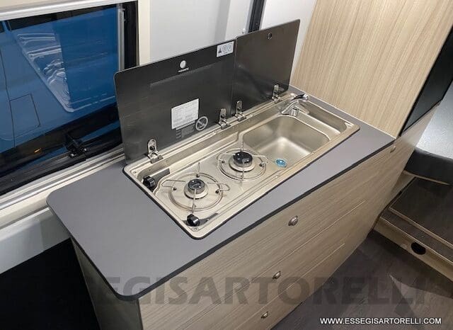 NOLEGGIO CAMPER PURO VAN LETTI GEMELLI 4 VIAGGIO 636 cm pieno