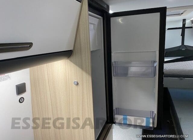 NOLEGGIO CAMPER PURO VAN LETTI GEMELLI 4 VIAGGIO 636 cm pieno