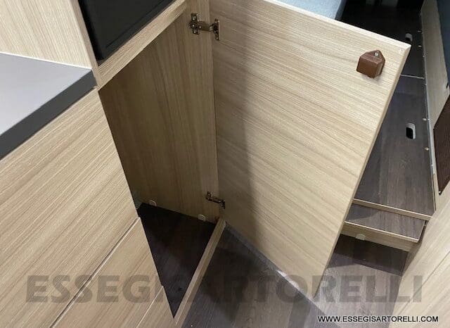 NOLEGGIO CAMPER PURO VAN LETTI GEMELLI 4 VIAGGIO 636 cm pieno