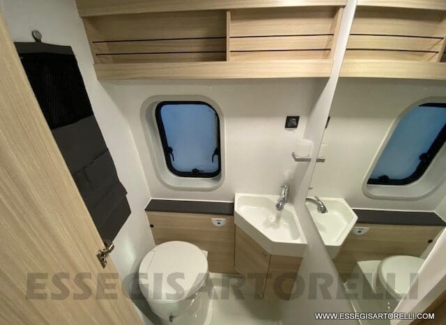 NOLEGGIO CAMPER PURO VAN LETTI GEMELLI 4 VIAGGIO 636 cm pieno