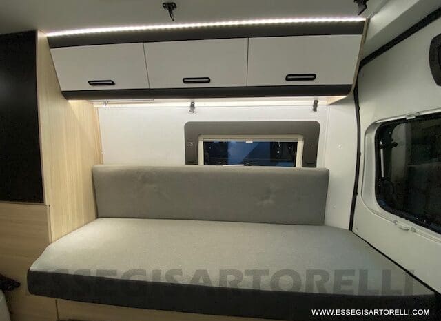 NOLEGGIO CAMPER PURO VAN LETTI GEMELLI 4 VIAGGIO 636 cm pieno