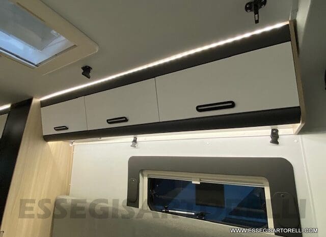 NOLEGGIO CAMPER PURO VAN LETTI GEMELLI 4 VIAGGIO 636 cm pieno