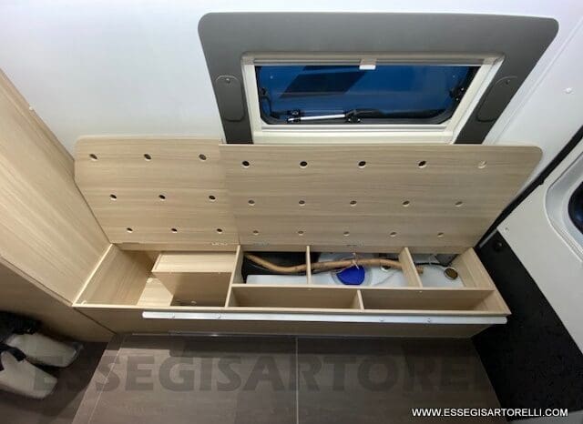 NOLEGGIO CAMPER PURO VAN LETTI GEMELLI 4 VIAGGIO 636 cm pieno