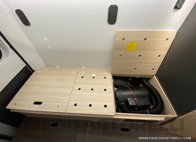 NOLEGGIO CAMPER PURO VAN LETTI GEMELLI 4 VIAGGIO 636 cm pieno