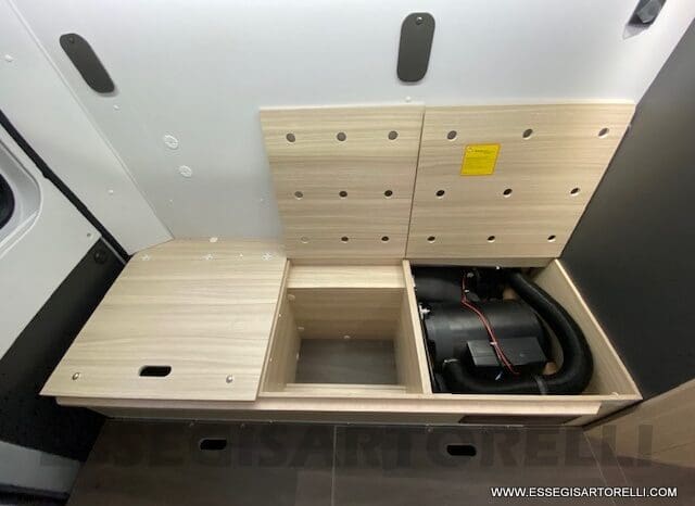 NOLEGGIO CAMPER PURO VAN LETTI GEMELLI 4 VIAGGIO 636 cm pieno