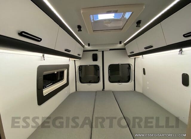 NOLEGGIO CAMPER PURO VAN LETTI GEMELLI 4 VIAGGIO 636 cm pieno