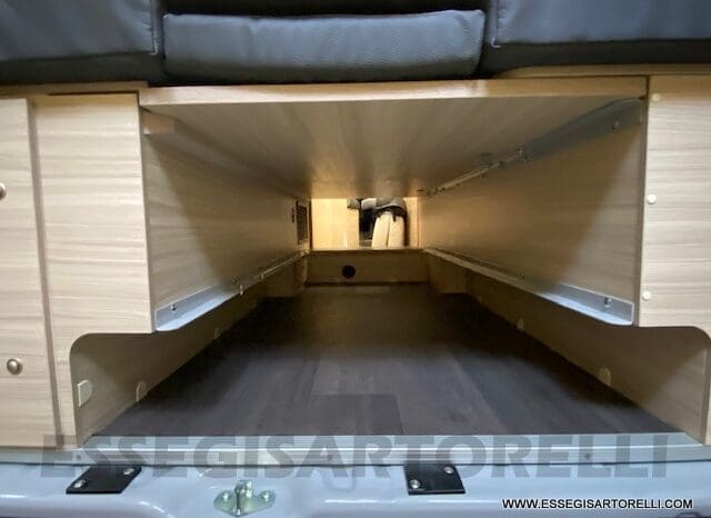 NOLEGGIO CAMPER PURO VAN LETTI GEMELLI 4 VIAGGIO 636 cm pieno