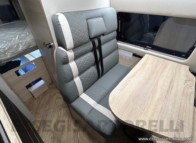 CHAUSSON SPORTLINE V 690 CAMBIO AUTOMATICO SERIE VAN 636 CM MAXI MATRIMONIALE ELETTRICO BASCULANTE 2025 pieno