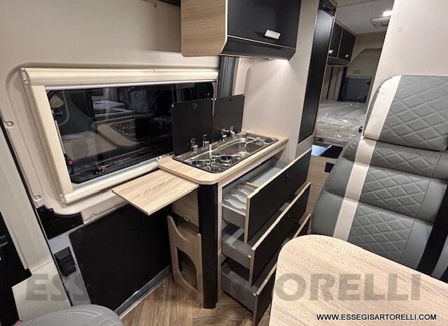 CHAUSSON SPORTLINE V 690 CAMBIO AUTOMATICO SERIE VAN 636 CM MAXI MATRIMONIALE ELETTRICO BASCULANTE 2025 pieno