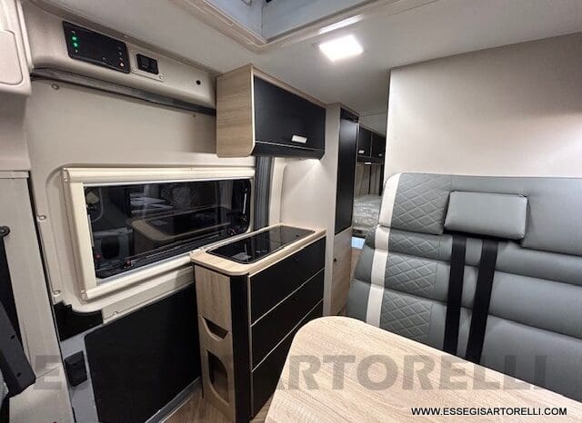 CHAUSSON SPORTLINE V 690 CAMBIO AUTOMATICO SERIE VAN 636 CM MAXI MATRIMONIALE ELETTRICO BASCULANTE 2025 pieno