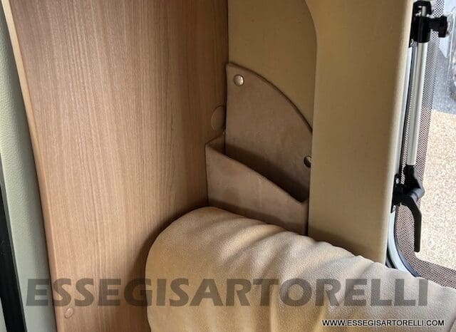 BURSTNER IXEO 666 SEMINTEGRALE BASCULANTE 674 CM 2010 pieno