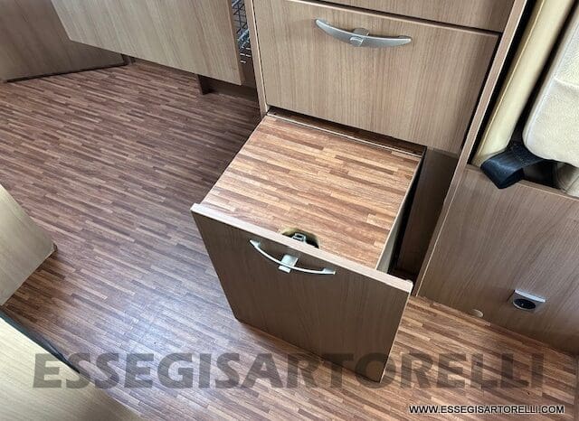 BURSTNER IXEO 666 SEMINTEGRALE BASCULANTE 674 CM 2010 pieno