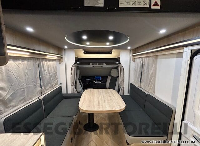 CHAUSSON ETAPE LINE 640 AUTOMATICO 165 CV POWER MY 2025 699 CM SEMINTEGRALE BASCULANTE E GARAGE pieno