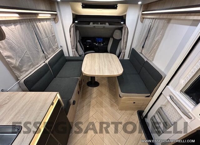 CHAUSSON ETAPE LINE 640 AUTOMATICO 165 CV POWER MY 2025 699 CM SEMINTEGRALE BASCULANTE E GARAGE pieno