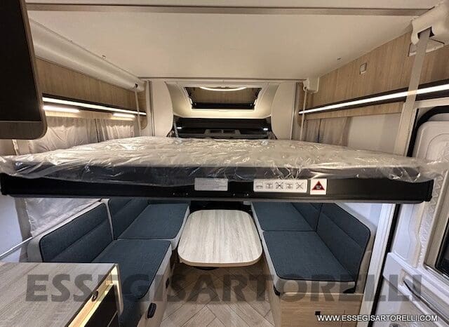 CHAUSSON ETAPE LINE 640 AUTOMATICO 165 CV POWER MY 2025 699 CM SEMINTEGRALE BASCULANTE E GARAGE pieno