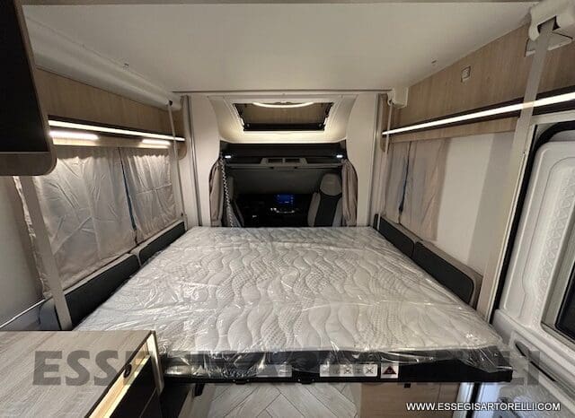 CHAUSSON ETAPE LINE 640 AUTOMATICO 165 CV POWER MY 2025 699 CM SEMINTEGRALE BASCULANTE E GARAGE pieno