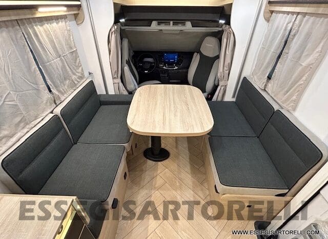 CHAUSSON ETAPE LINE 640 AUTOMATICO 165 CV POWER MY 2025 699 CM SEMINTEGRALE BASCULANTE E GARAGE pieno