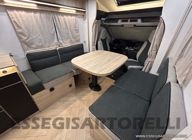 CHAUSSON ETAPE LINE 640 AUTOMATICO 165 CV POWER MY 2025 699 CM SEMINTEGRALE BASCULANTE E GARAGE pieno