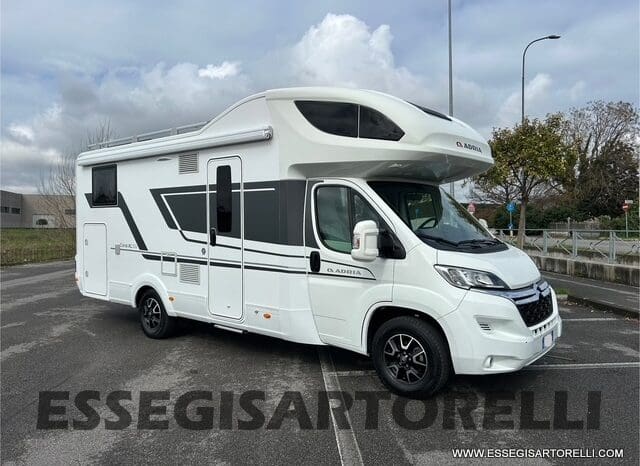 ADRIA CORAL XL A 670 SL 01/2022 LETTI GEMELLI, GARAGE E GANCIO TRAINO, WEBASTO pieno