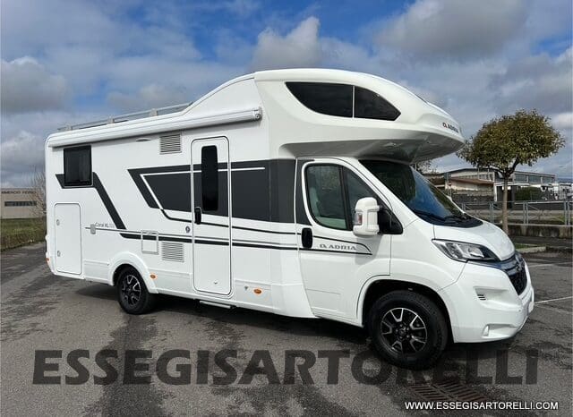 ADRIA CORAL XL A 670 SL 01/2022 LETTI GEMELLI, GARAGE E GANCIO TRAINO, WEBASTO pieno