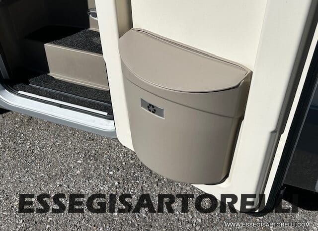 ELNAGH BARON 560 SEMINTEGRALE GARAGE E BASCULANTE 699 CM 2021 pieno
