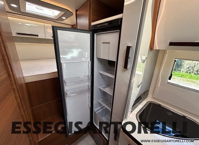 ELNAGH BARON 560 SEMINTEGRALE GARAGE E BASCULANTE 699 CM 2021 pieno