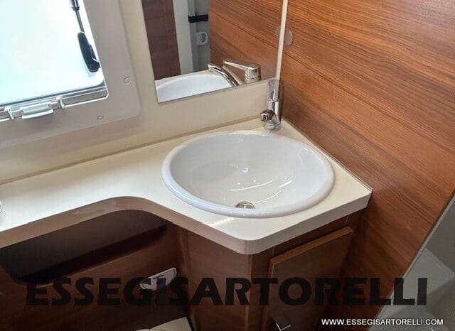 ELNAGH BARON 560 SEMINTEGRALE GARAGE E BASCULANTE 699 CM 2021 pieno