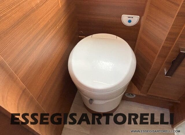 ELNAGH BARON 560 SEMINTEGRALE GARAGE E BASCULANTE 699 CM 2021 pieno